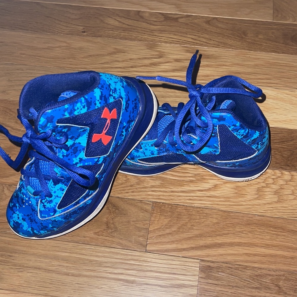 Size 12 kids basketball under armor shoes